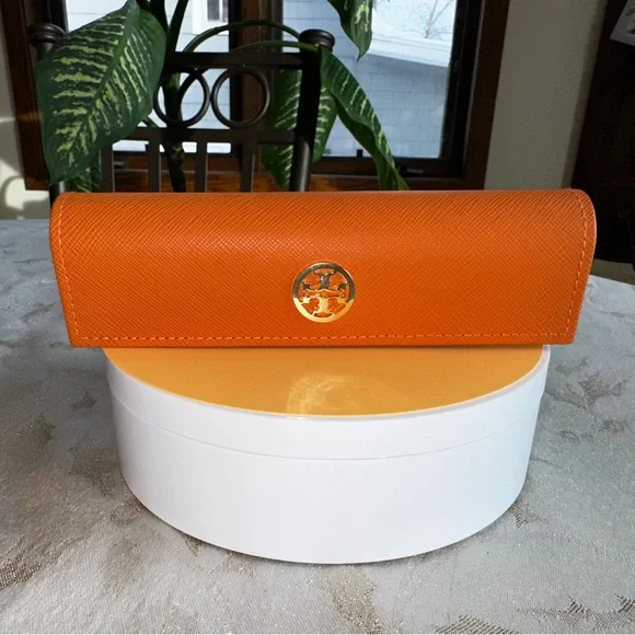 Tory Burch Sunglasses & Case Tortoise Pilot Sunglasses $188 NWT SOLD OUT ONLINE - Picture 4 of 15